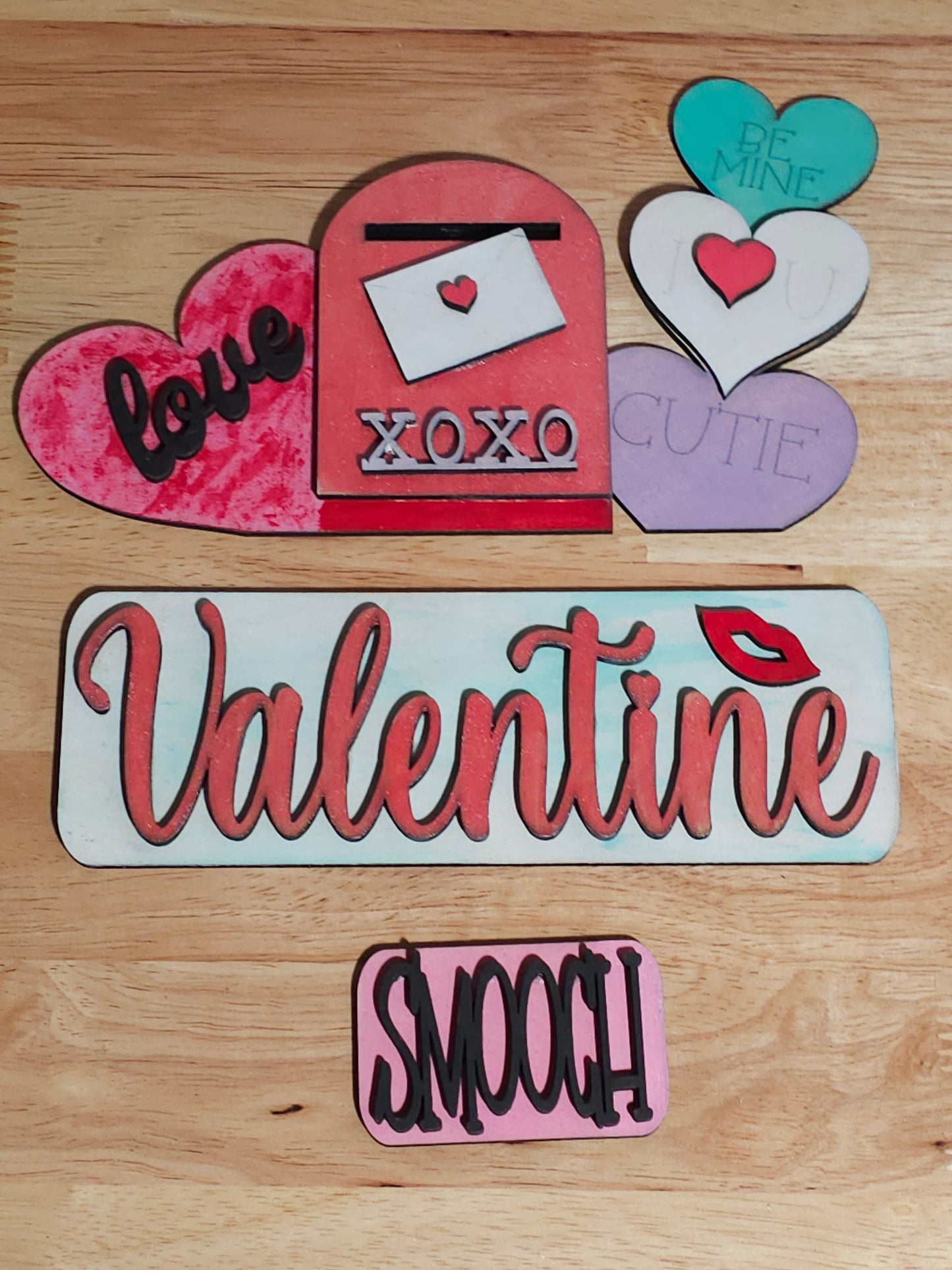 Valentine Smooch Insert for Farmhouse Vintage Truck - Interchangeable: Insert Only