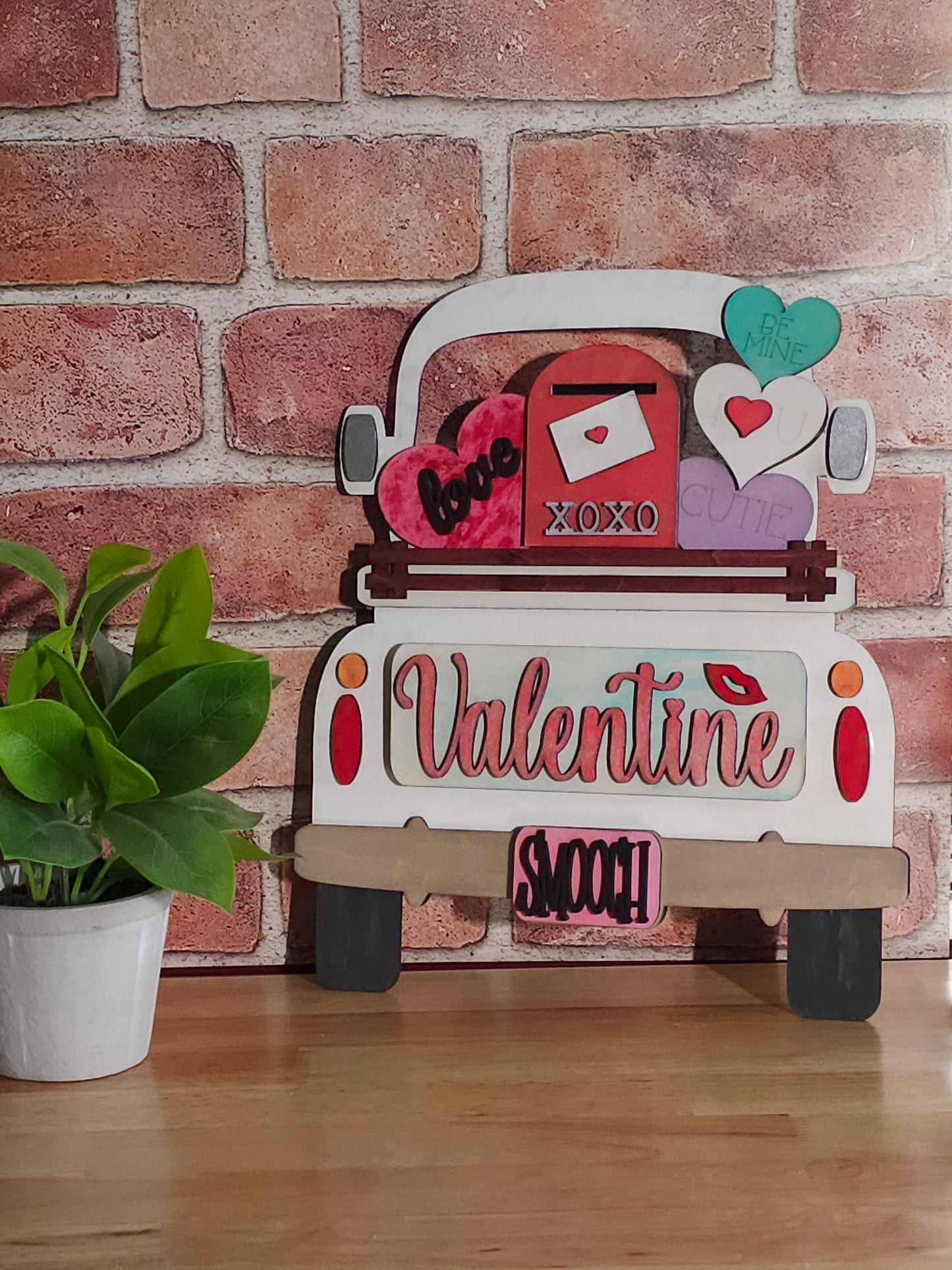 Valentine Smooch Insert for Farmhouse Vintage Truck - Interchangeable: Insert Only