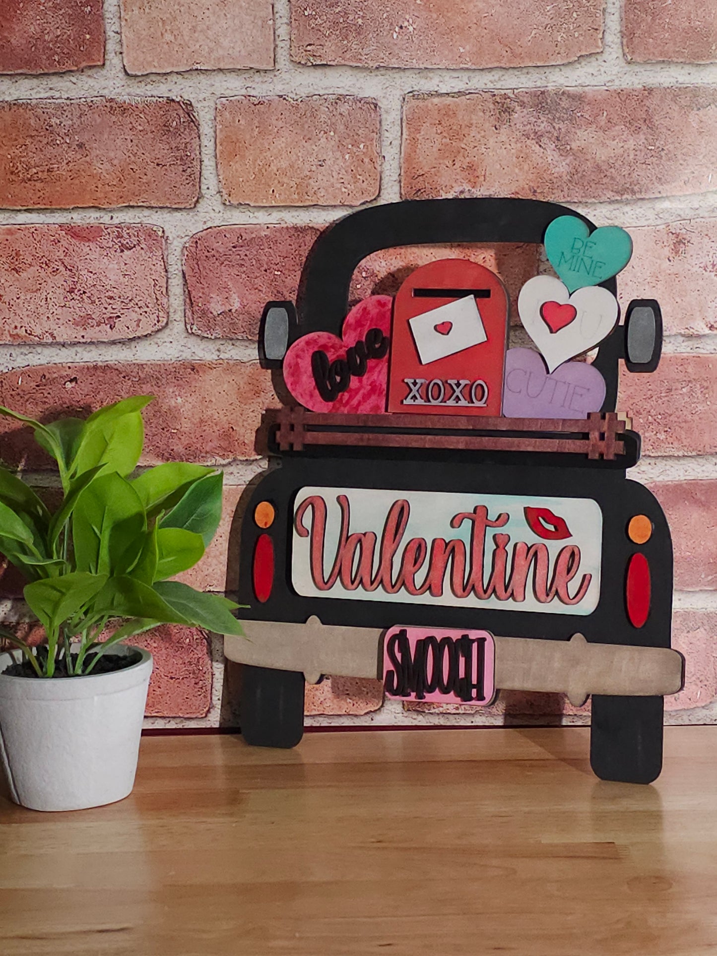 Valentine Smooch Insert for Farmhouse Vintage Truck - Interchangeable: Insert Only